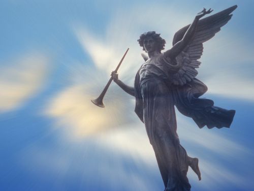 Como invocar os anjos no dia a dia